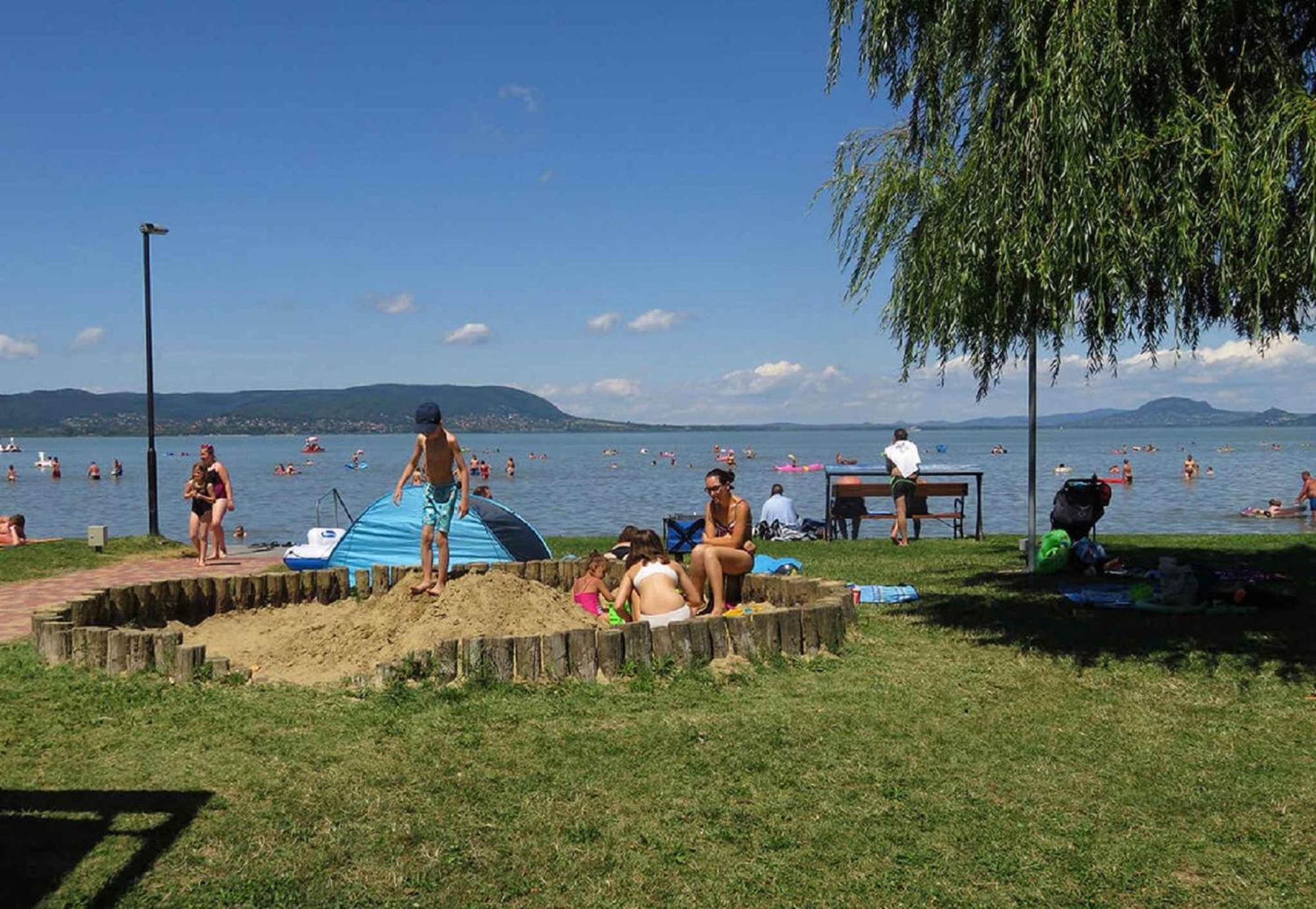 Holiday Homes In Balatonmariafuerdo 48114 Buitenkant foto