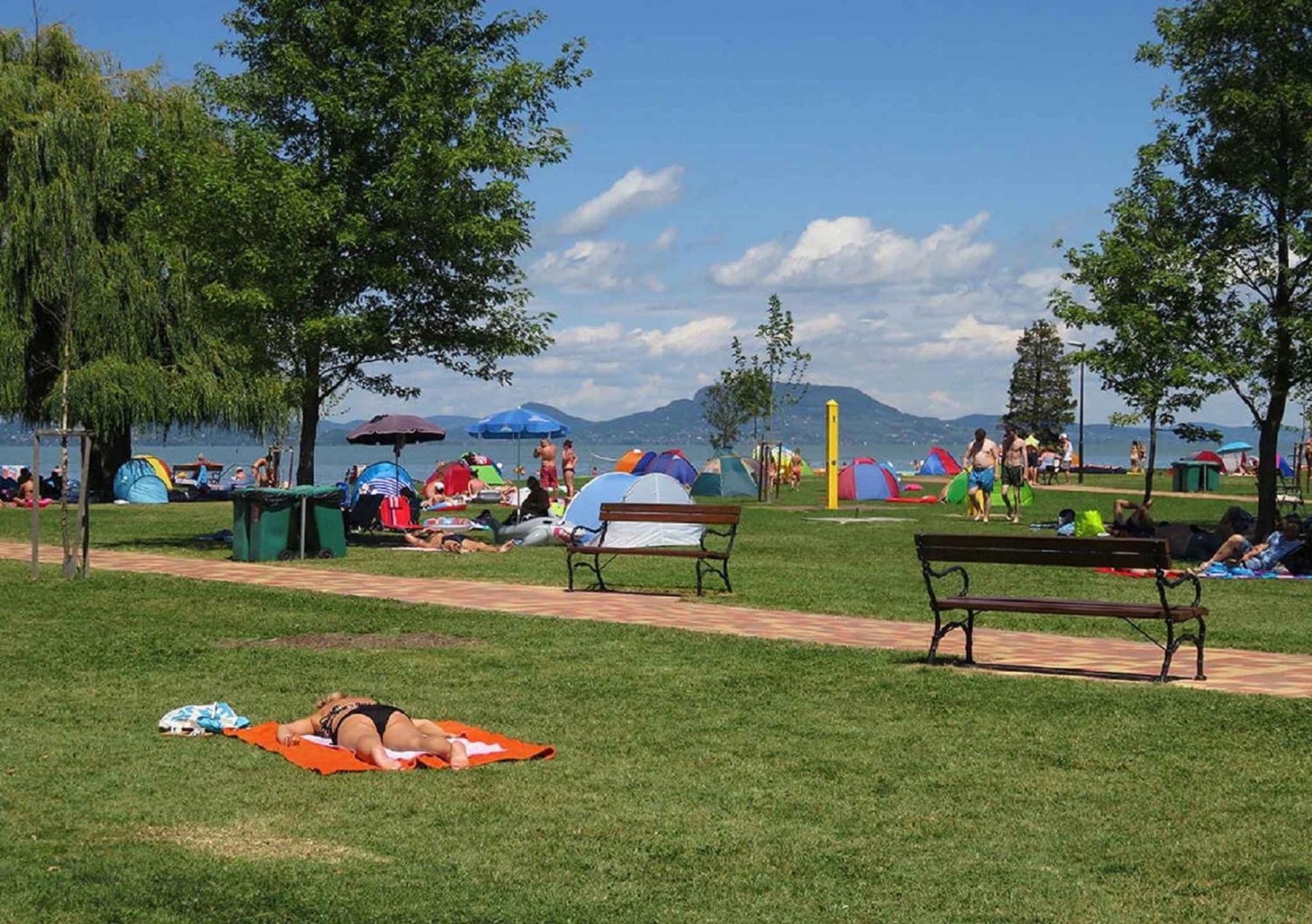 Holiday Homes In Balatonmariafuerdo 48114 Buitenkant foto